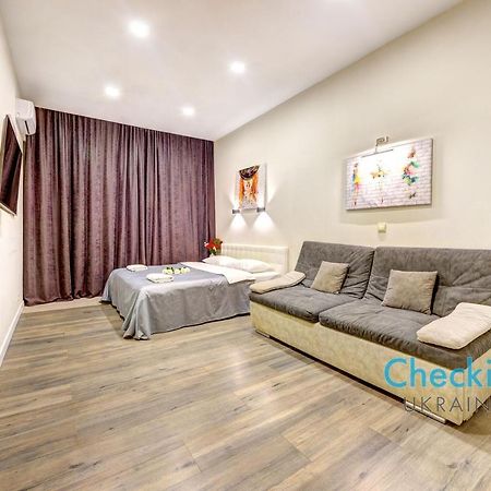 Two-Bedroom Apartment In The Center Near The National Sports Complex “Olympiyskiy” Kiew Exterior foto