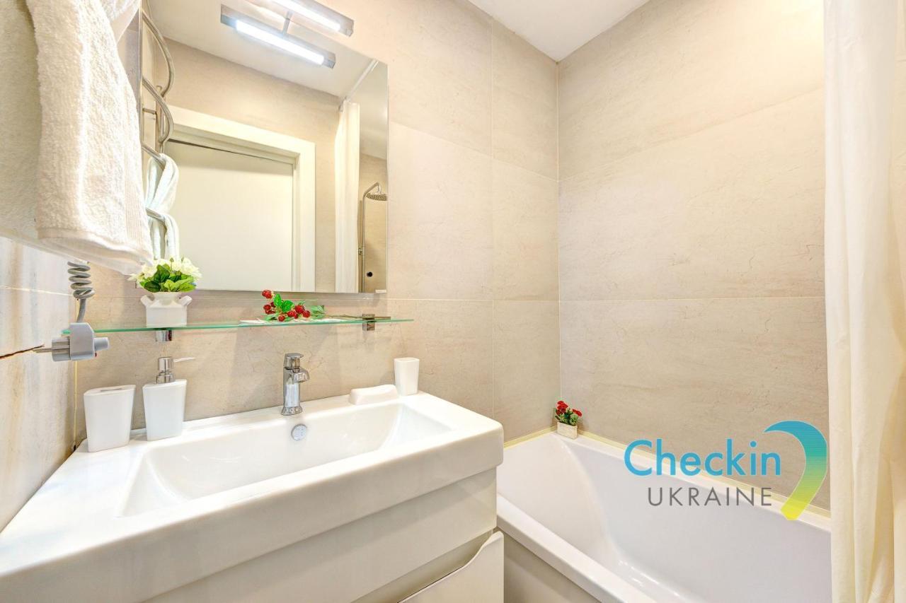 Two-Bedroom Apartment In The Center Near The National Sports Complex “Olympiyskiy” Kiew Exterior foto