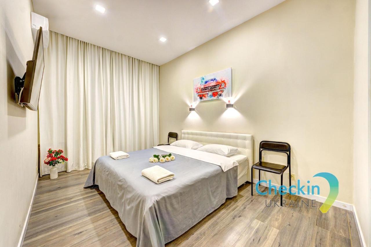 Two-Bedroom Apartment In The Center Near The National Sports Complex “Olympiyskiy” Kiew Exterior foto