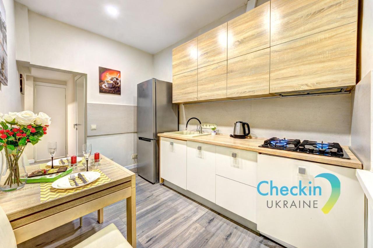 Two-Bedroom Apartment In The Center Near The National Sports Complex “Olympiyskiy” Kiew Exterior foto