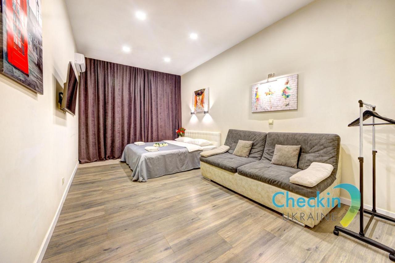 Two-Bedroom Apartment In The Center Near The National Sports Complex “Olympiyskiy” Kiew Exterior foto